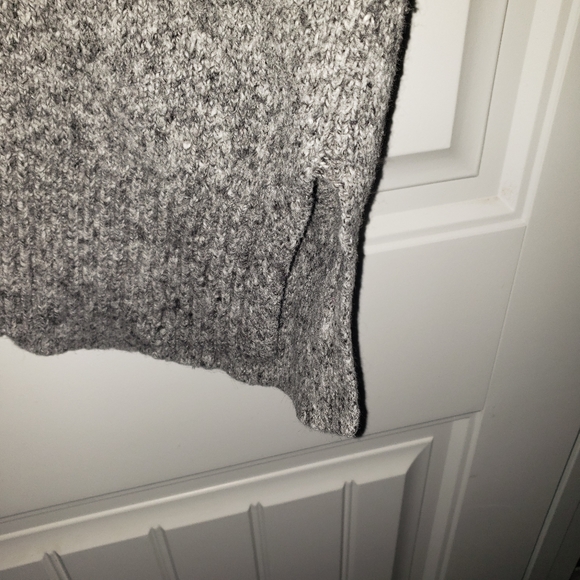 Old Navy Gray XS sweater Jacket with two front big pockets - Picture 9 of 13